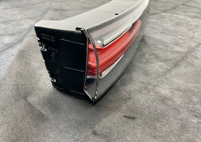 Porsche ポルシェ 9Y0カイエン 純正 リアライト 9Y0945081P NEW ORIGINAL Porsche 9Y0 Cayenne 2019- Rear Center LED Light