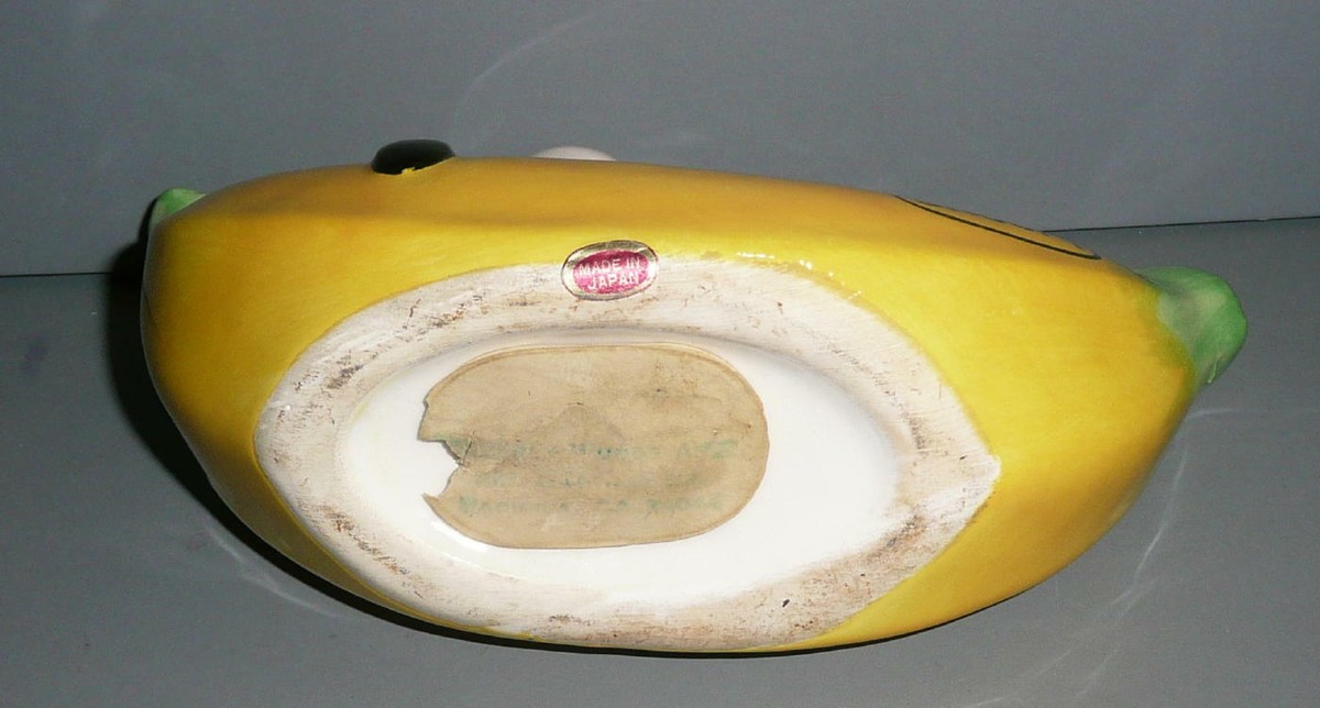 Vintage Japan Peanuts Gang SNOOPY LAYING ON BANANA Ceramic