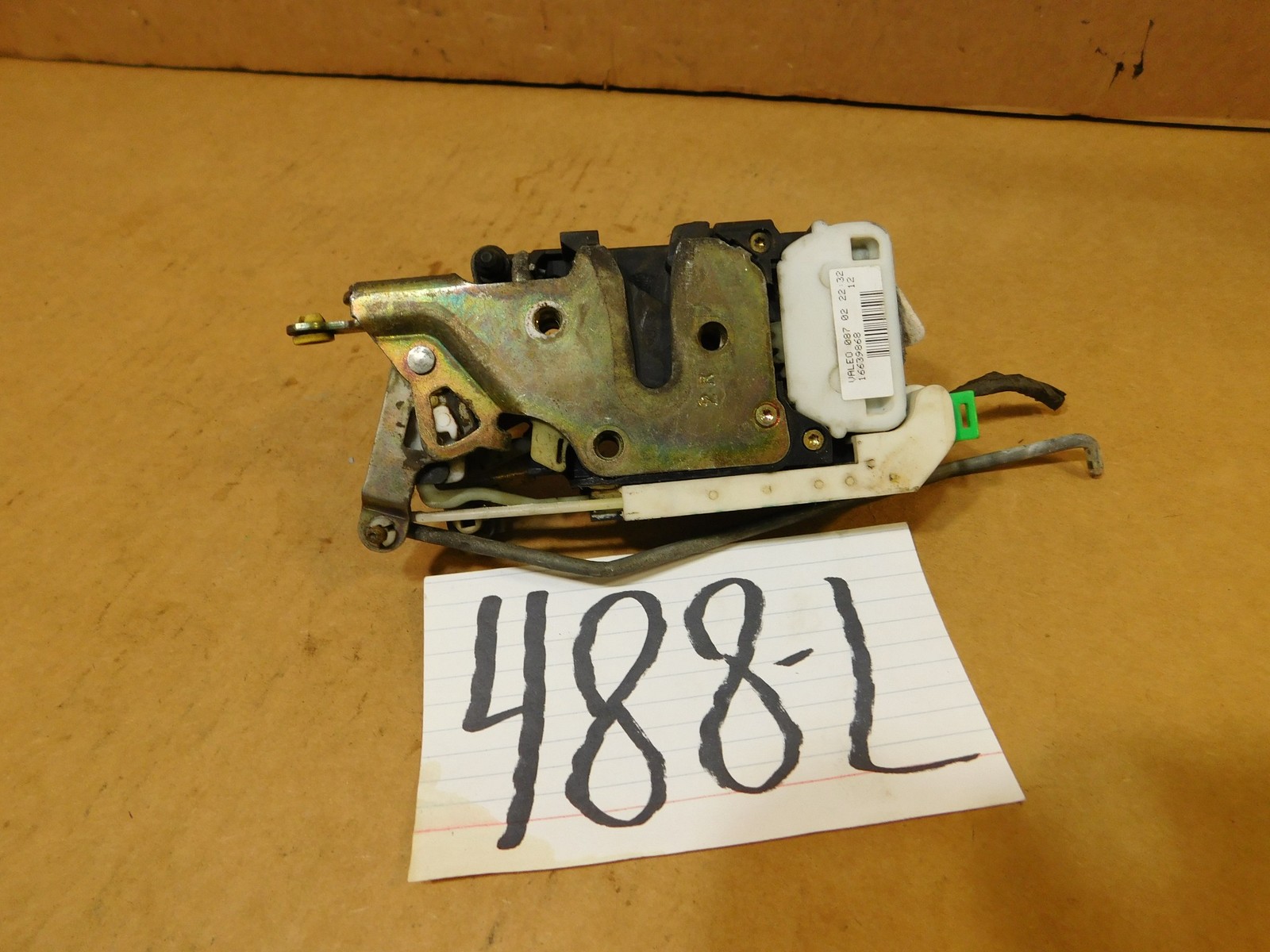 00 01 02 03 GMC Yukon FRONT PASSENGER Door Latch Power Lock #488-L