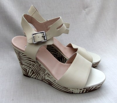 clarks cream sandals