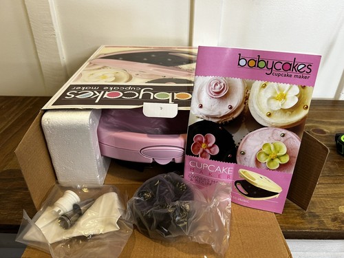 Babycakes Cupcake Maker CC2828PK Pink - New - Picture 3 of 3
