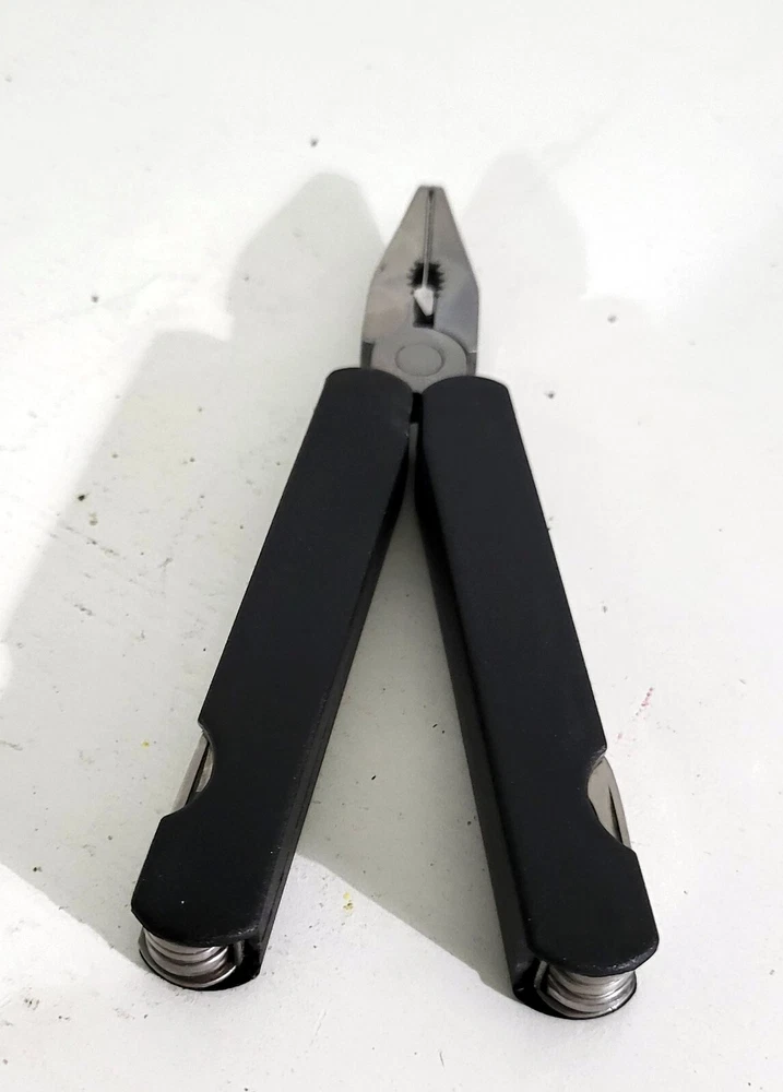 Multi tool - 9 Tools - New in Box