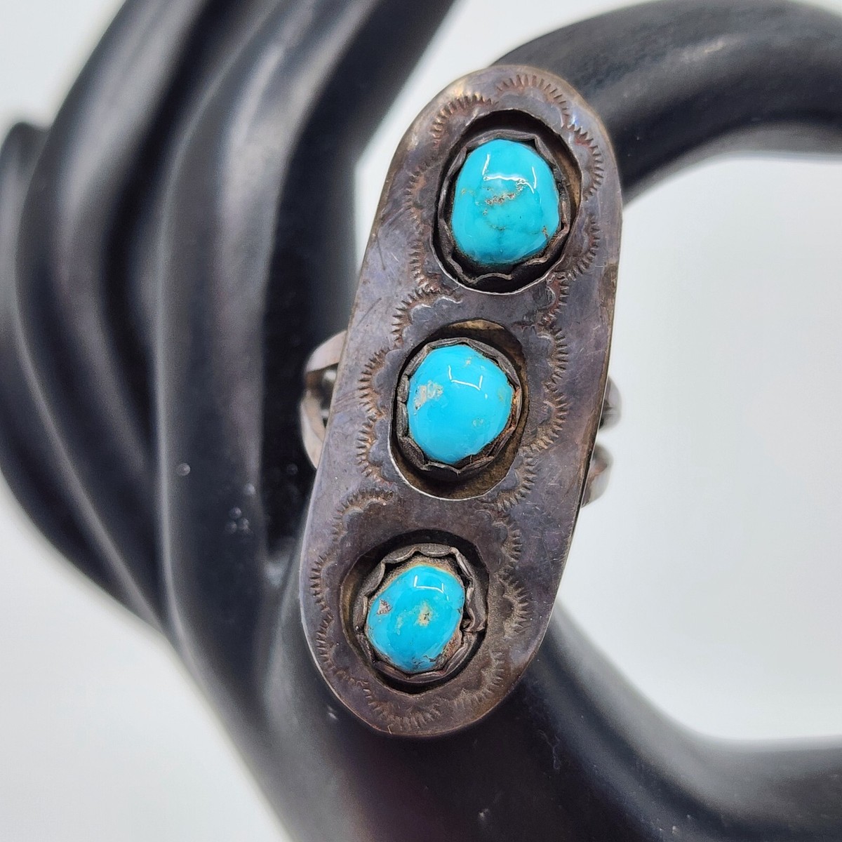 Spectacular Native American Navajo Coral Sterling Silver Deluxe Ring Spectacular Native American Navajo Coral Sterling Silver Deluxe Ring