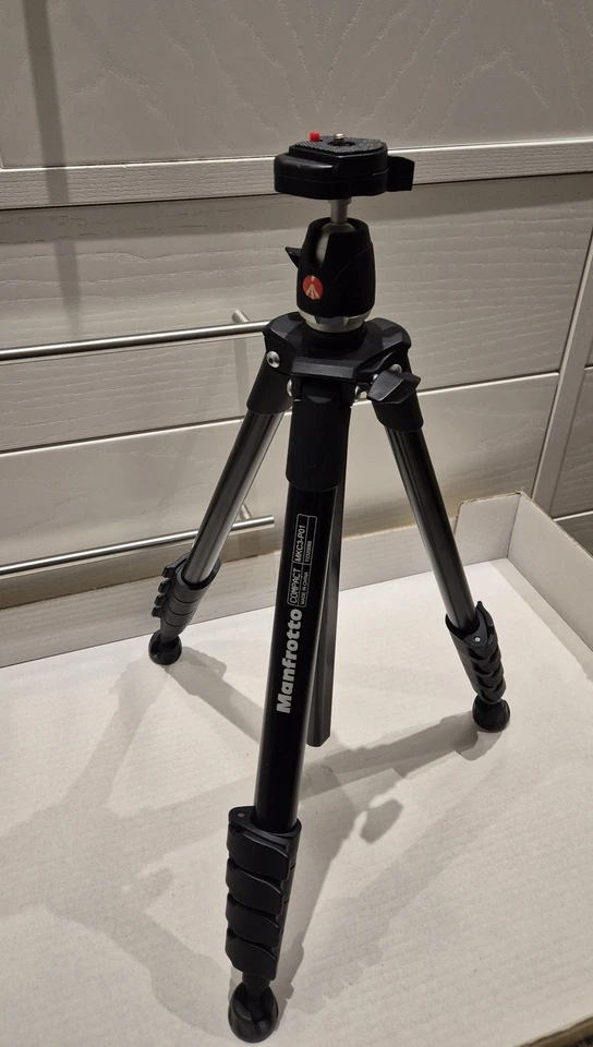 TRIPOD MANFROTTO COMPACT MKC3-P01 CON PIASTRA - NUOVO MAI USATO - Immagine 2 di 4