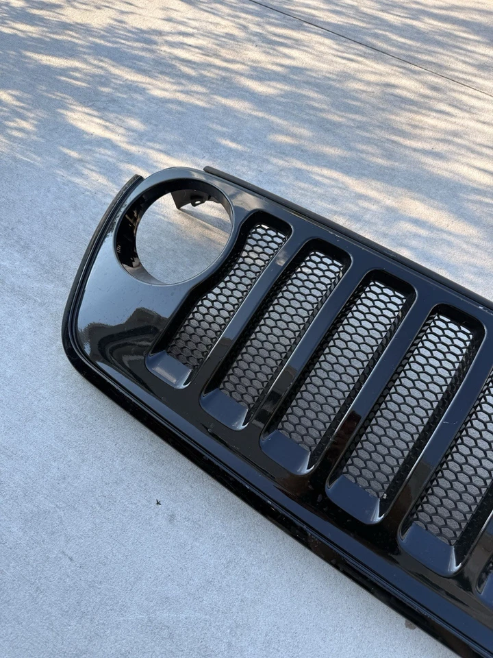 18 - 24 Jeep Wrangler JL OEM NEW Satin Black grille MoPar accessories - Image 2 of 4