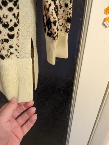 Size 12 River Island Snake Print Cream Black V Neck Jumper - Picture 4 of 5