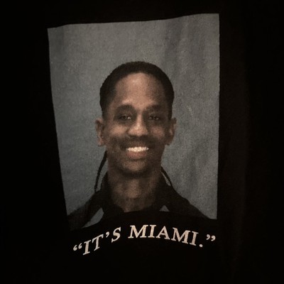 Travis Scott 逮捕 Tシャツ IT's MIAMI XL 限定品 Travis Scott “It's Miami.” Mugshot tee. Size XL | eBay