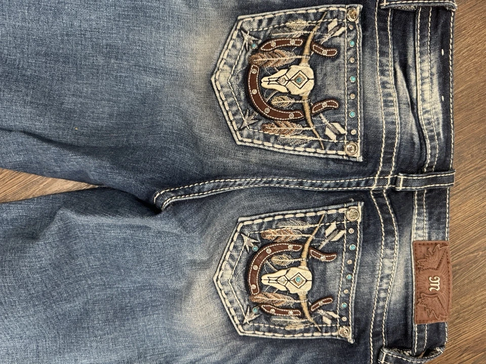 Miss Me Jeans Women's 26 Bootcut Blue Denim Low-Rise Medium Wash .. inseam 31/32 - Image 2 of 4