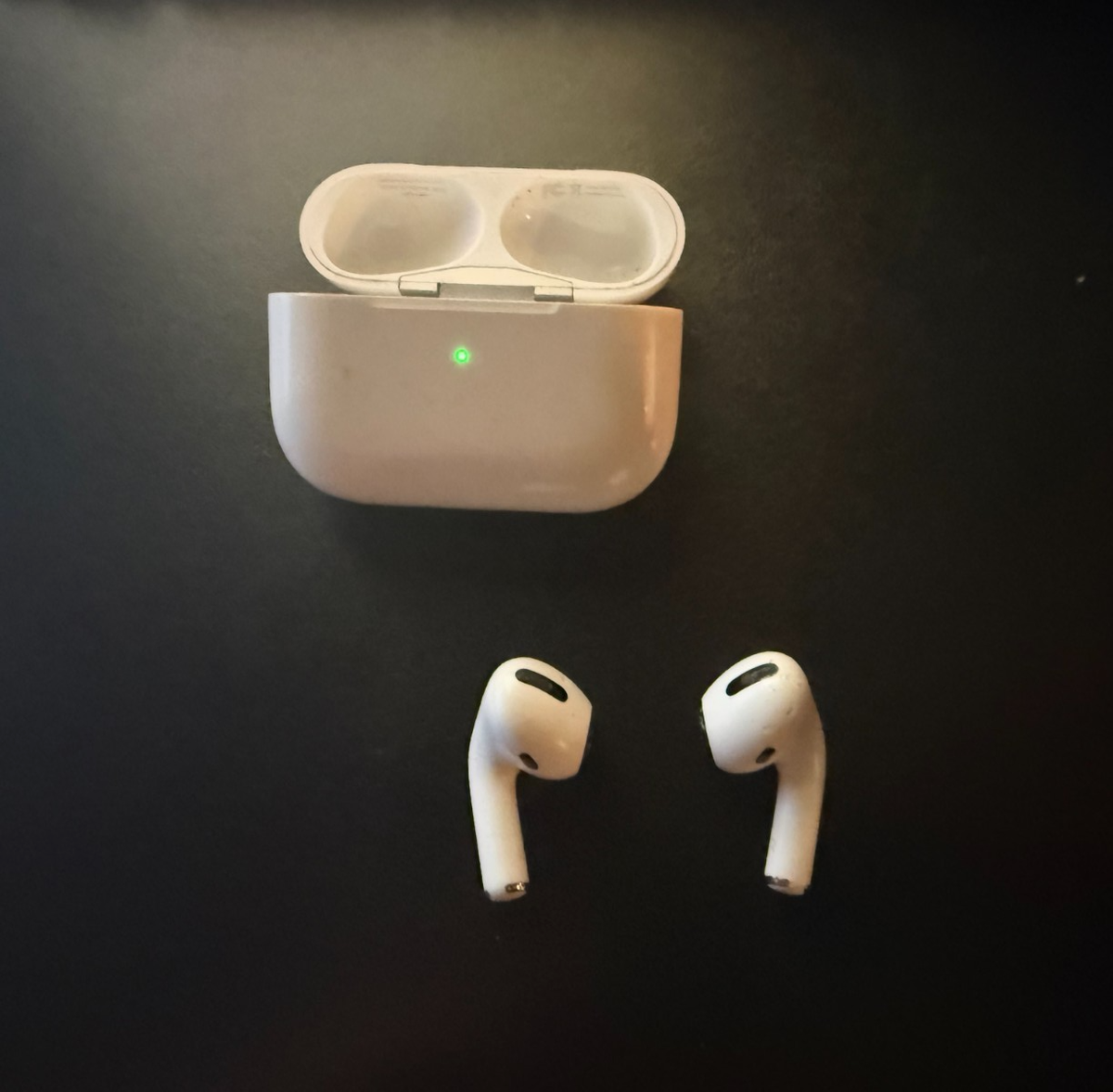 Apple Airpods Pro A2084 (1st Gen) READ DESC. [box + earbuds +