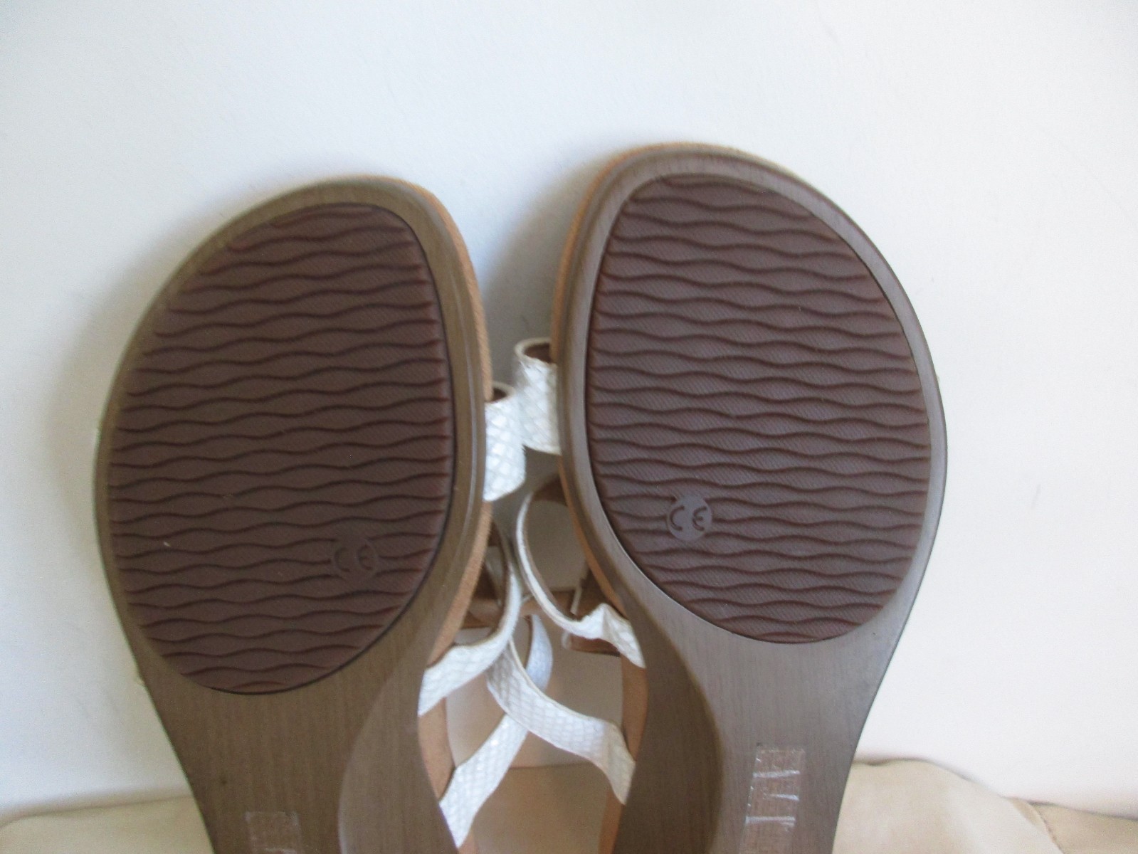 Vionic 381 "Radia” White Diamond Pattern Wedge St… - image 22