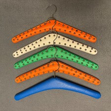 5 x Kleiderb&uuml;gel bunt Nieten Messing Kunstleder Retro Vintage B&uuml;gel Holzb&uuml;gel