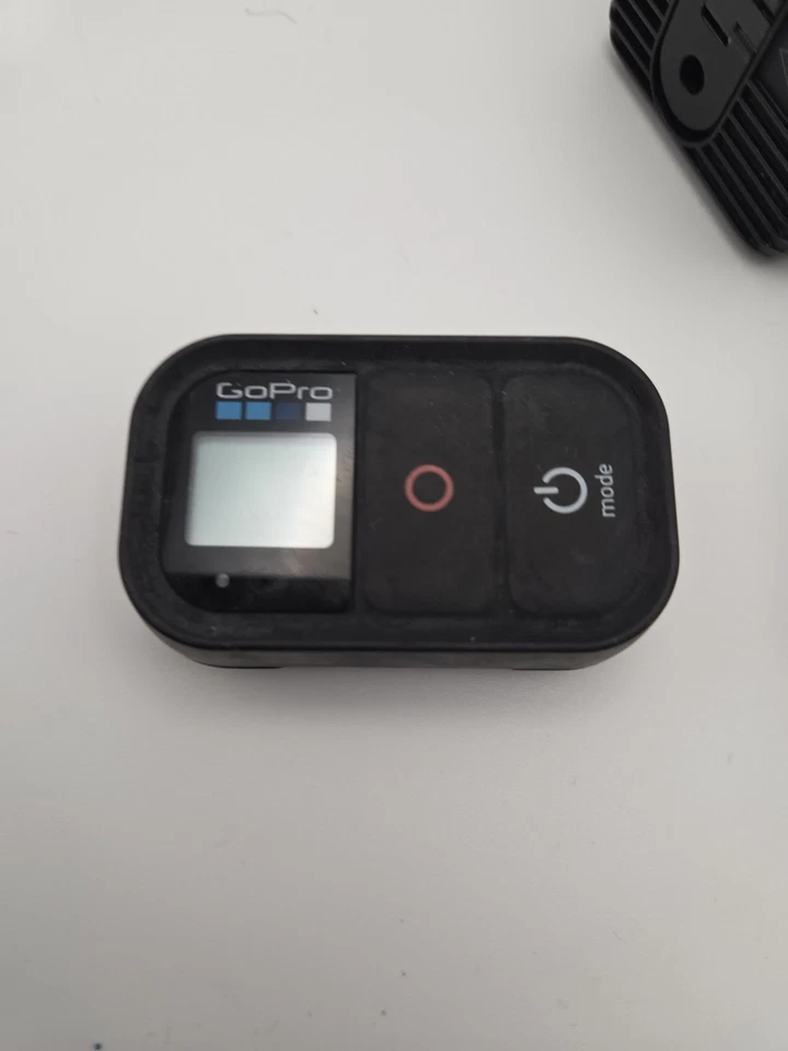 Bundle of Go Pro Hero 11 Black Mini  Hero 3& go pro smart remote-Faulty - Image 4 of 4