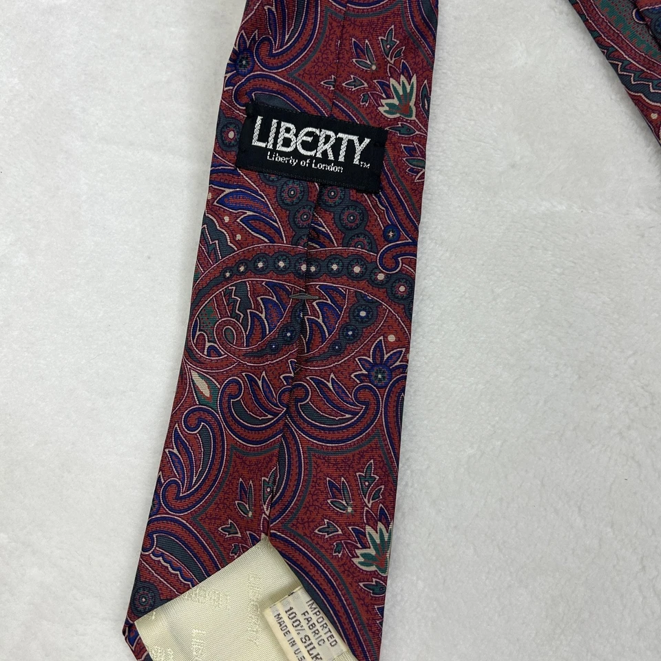 Corbata clásica Liberty of London para hombre roja cachemira 100 % seda hecha en EE. UU. Foto 2 de 4