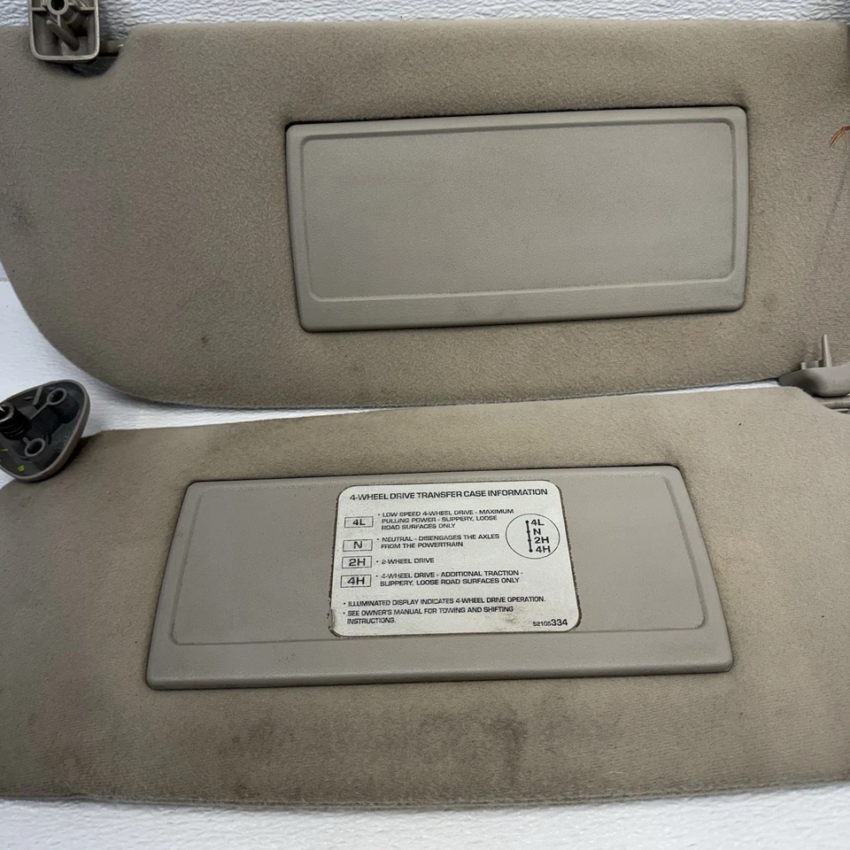 Солнцезащитные козырьки для водителя и пассажира 1994-2001 DODGE RAM 1500 2500 желтовато-коричневые левая и правая от оригинального производителя - Изображение 4 из 4