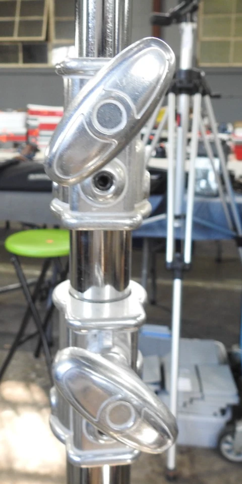 Lote de Suportes de Iluminação MATTHEWS + MANFROTTO Booms ORLANDO FL 32789 Somente Pick-Up - Imagem 3 de 4