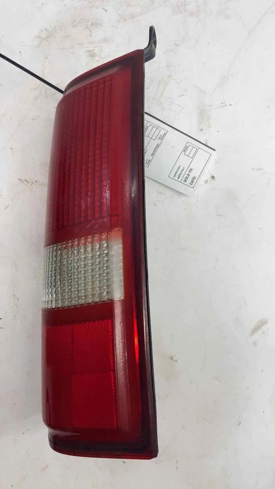 Luz trasera GMC VAN SAVANA 3500 lado pasajero 14 15 16 17 18 19 20 21 22 23 24 Foto 2 de 4