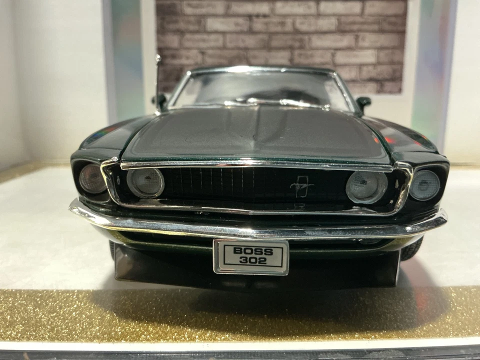 Ford Mustang Boss 302 1969 Welly 1:18 verde sobre negro Foto 2 de 4