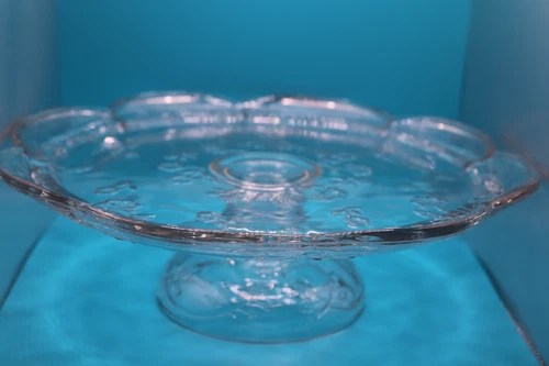 Vintage Anchor Hocking Cake Stand. Beautiful piece!