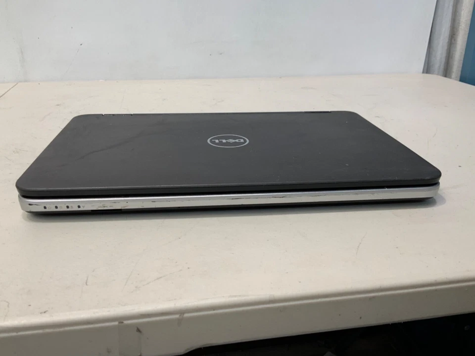 Dell Vostro 1540 Intel Core i3 **NO FUNCIONA FALTA TECLADO SOLO PARA PIEZAS** Foto 3 de 4