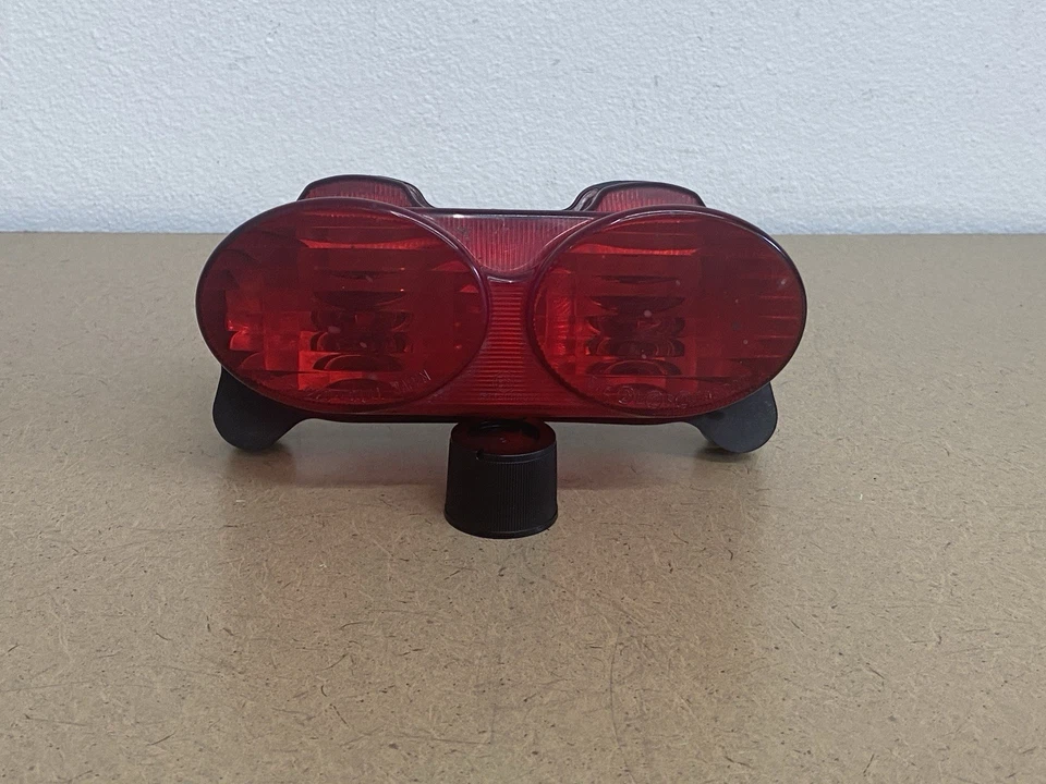 Luz de freno trasera Kawasaki ZX6R ZX6J ZZR600 ZX9R Ninja OEM Foto 2 de 4