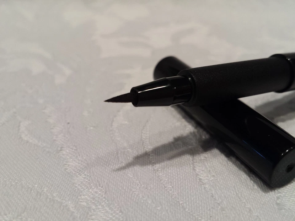 Bolígrafo para cejas Lancome-Sourcils Tint - #04 Noir - 0,037 OZ Foto 2 de 2