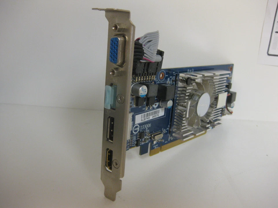 GIGABYTE Radeon HD 5450 512MB DDR2 PCI Express 2.1 x16 Video Card GV-R545D2-512 - Image 2 of 4