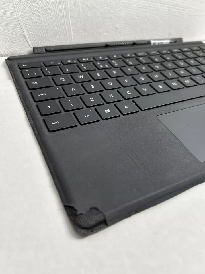 Microsoft Surface Pro 4 /5 / 6 / 7  Type Cover Keyboard 1725 UK English. (86MFT - Image 3 of 3