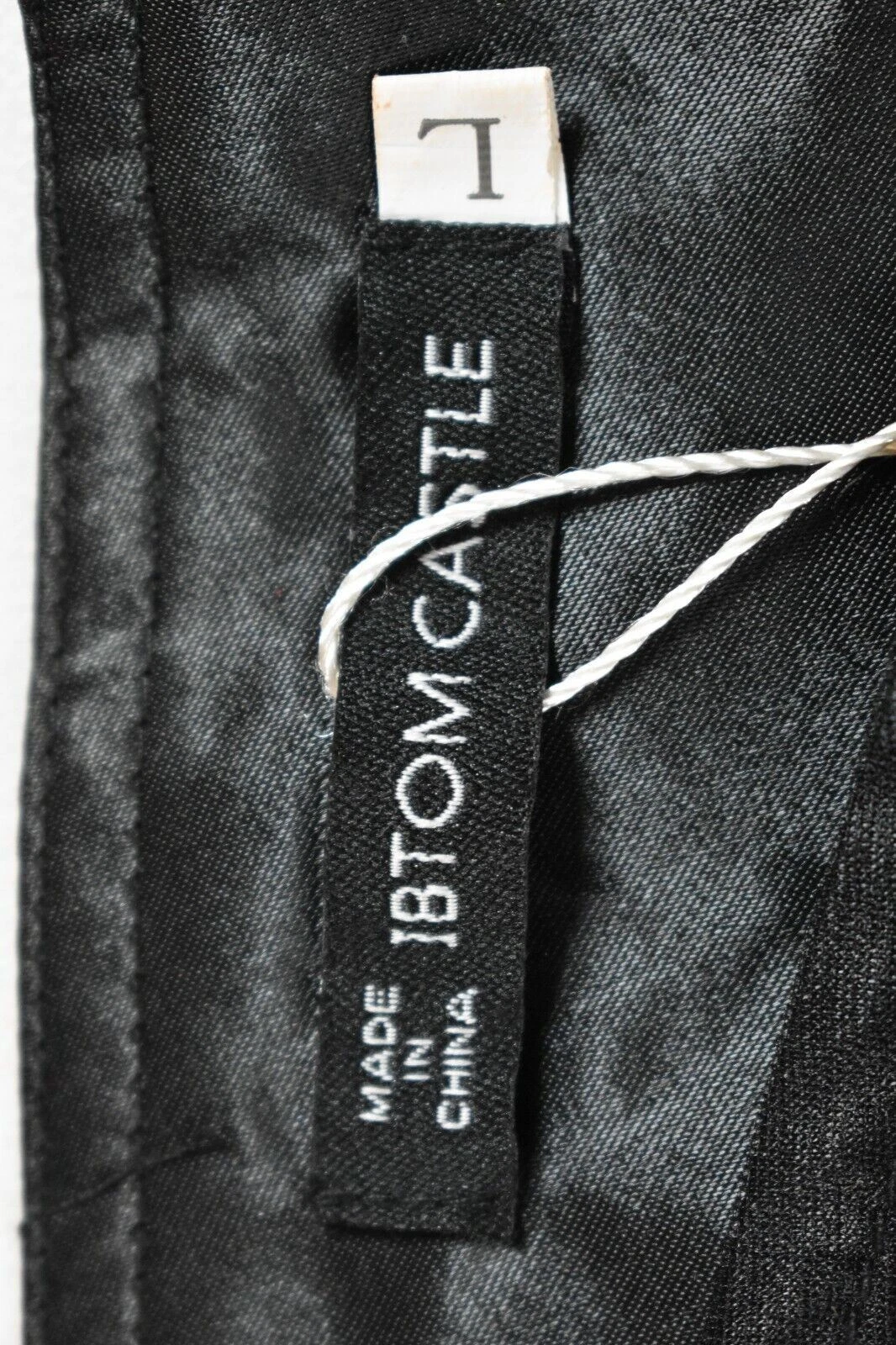 Abito a tracolla IBTOM CASTLE da donna nero e rose in pizzo anni '50 San Valentino L