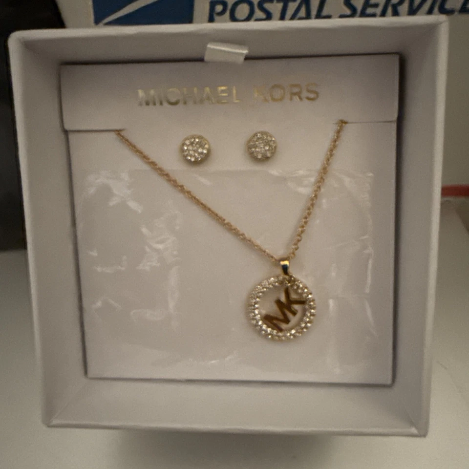 $129 MICHAEL KORS Juego de Regalo Oro Rosa MK Logo Collar y Pendientes Cristales Js450 Foto 2 de 3
