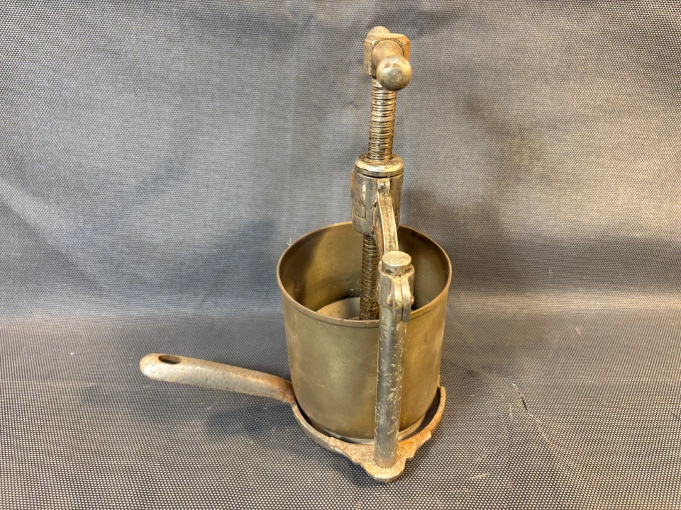 Ancien petit presse fruit ou viande de table en métal breveté SGDG début 20ème - Photo 4/4