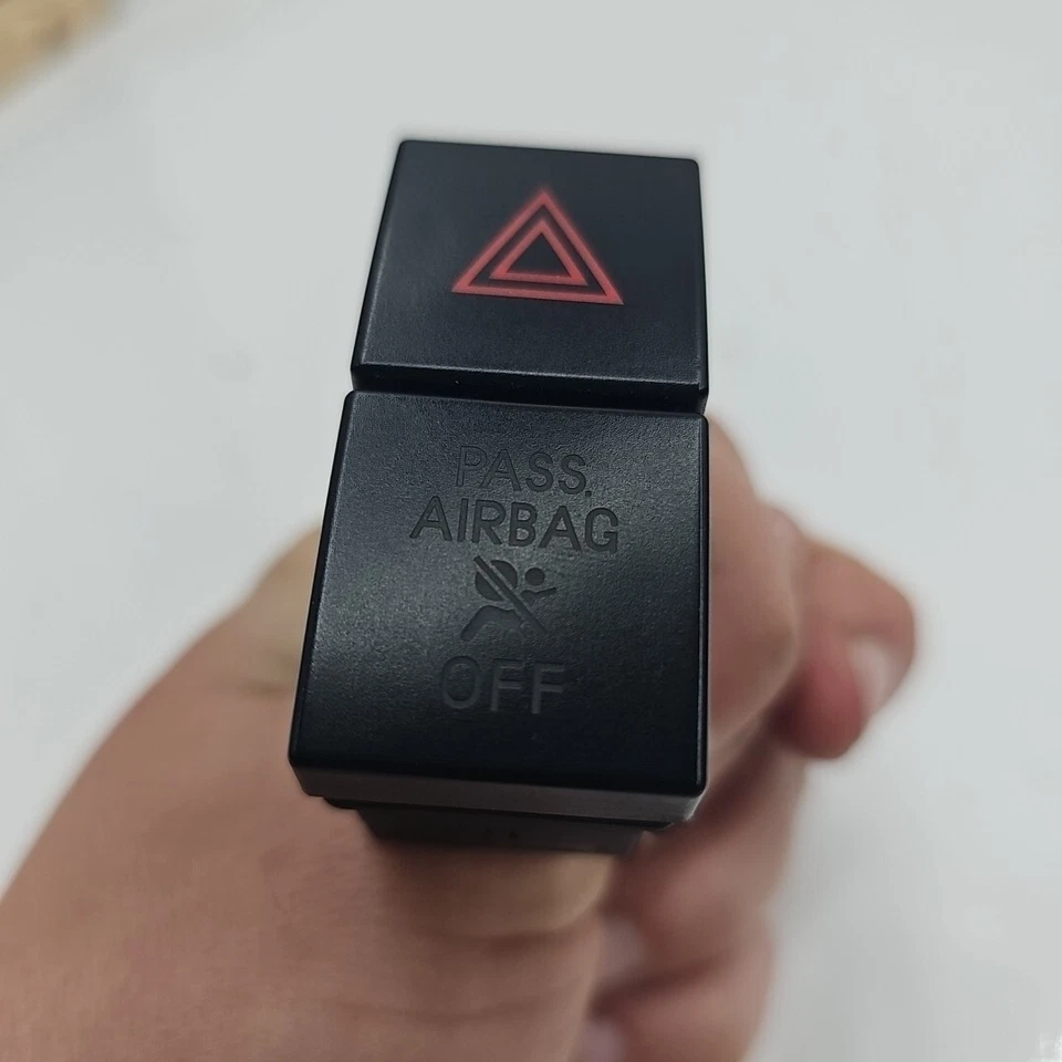 5S4T13A350 2005 2006 2007 Ford Focus Emergency Hazard Flasher Button Switch - Image 4 of 4