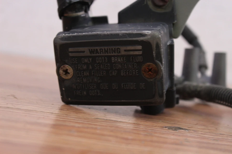 Главный цилиндр переднего тормоза 2002 KAWASAKI ZZR600 ZX-6 с суппортами и шлангами - Изображение 3 из 4