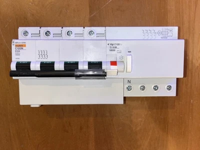 DISJONCTEUR DIFFERENTIEL 4POLE 100A 300mA TYPE A COURBE D MERLIN GERIN 100AMPERE - Photo 1/4