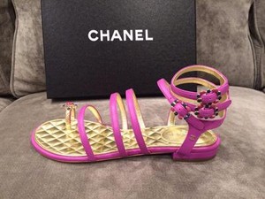 chanel pink slippers