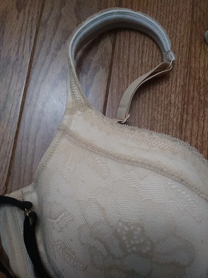 Sujetadores Cacique Boost Plunge con aros negros 44B, beige 36DDD, verdes 42C (lote de 3) Foto 3 de 4