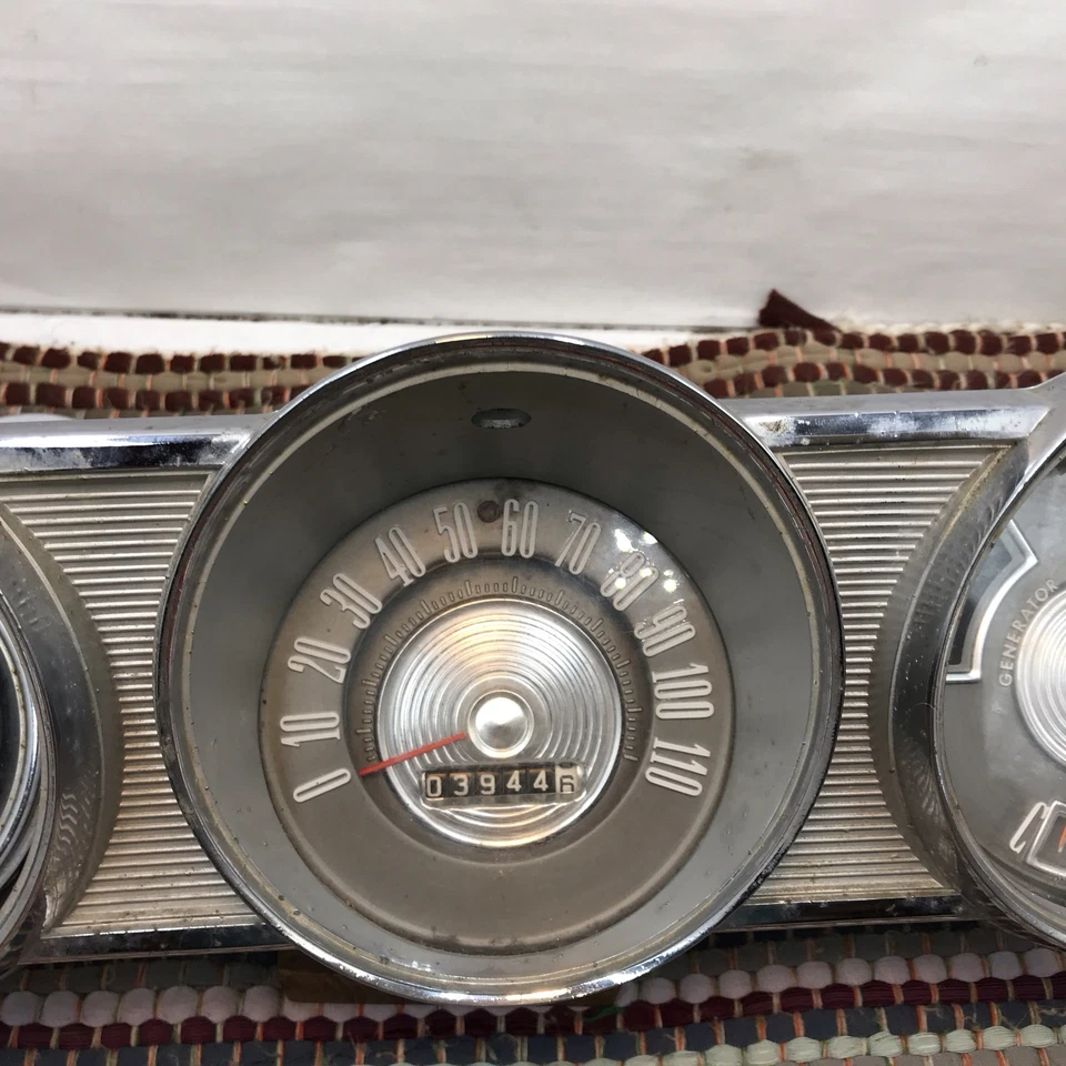 Ford Fairlane 500 1962 1963 cuadro de instrumentos bisel de metal de fábrica tacómetro Foto 4 de 4