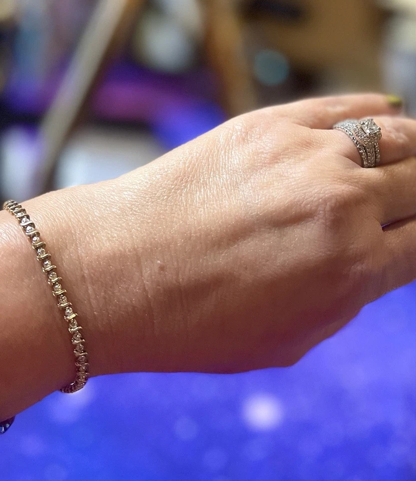 Brazalete de tenis de eslabones en S de diamantes de 1/2 quilates de oro macizo de 10 quilates con doble cierre de seguridad Foto 2 de 4