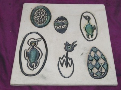 Bennington VT Vintage Mid Century 8'' 1535 pottery Tile with Eggs & Chicks Birds