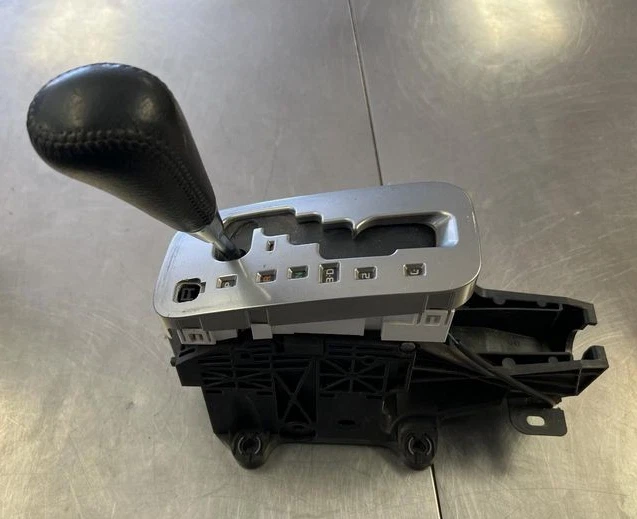 2003-2005 Toyota 4Runner 4Dr Automatic Floor Gear Shifter Assembly OEM - Image 2 of 4