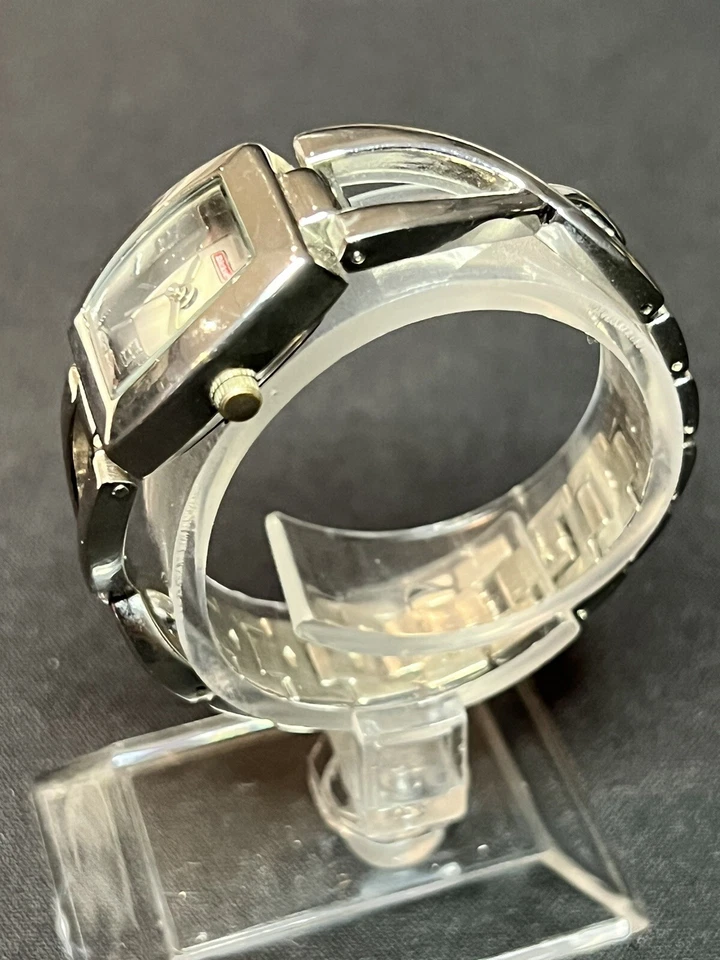 Vintage Dickies Relógio Analógico Tom Prata - TESTADO & bateria nova - Imagem 3 de 4