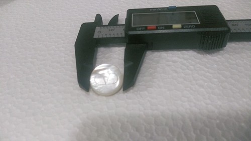Valentino Button Mother of Pearl 18 mm - Picture 5 of 5