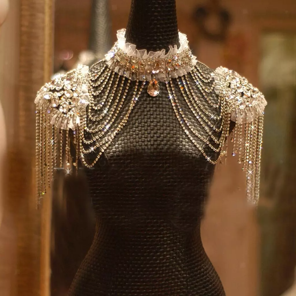 Shoulder necklace clearance