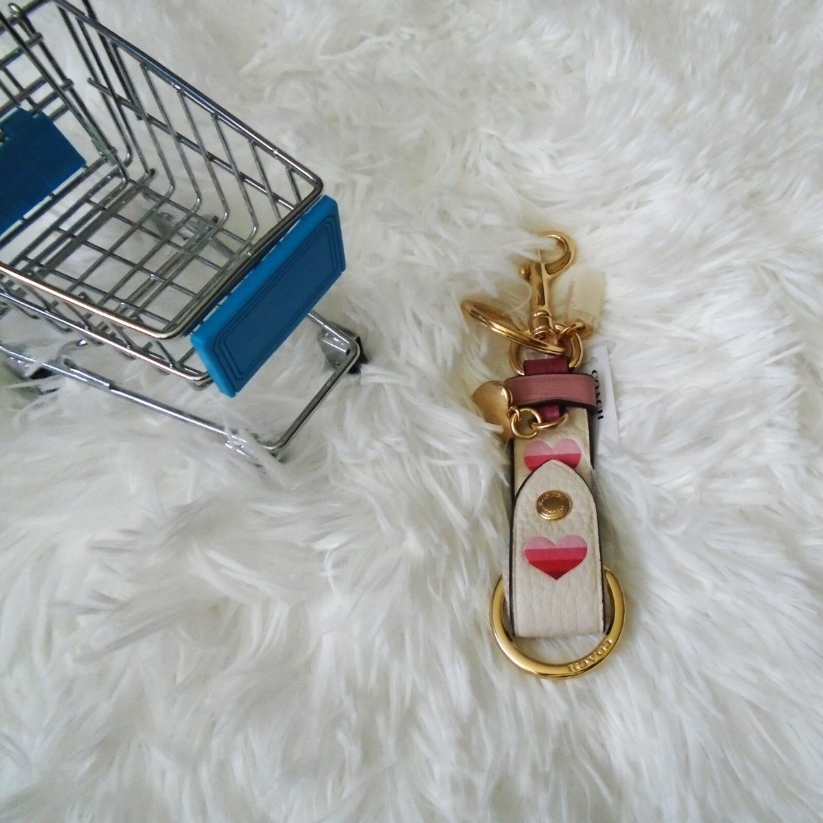 キーホルダー・キーリング Coach Stripe Heart Trigger Snap Bag Charm CA049 Coach Trigger Snap Bag Charm with Stripe Heart Print CA049