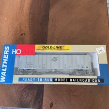 HO Walthers Gold Line CNW 50' Airslide Covered Hopper - Chicago NorthWestern