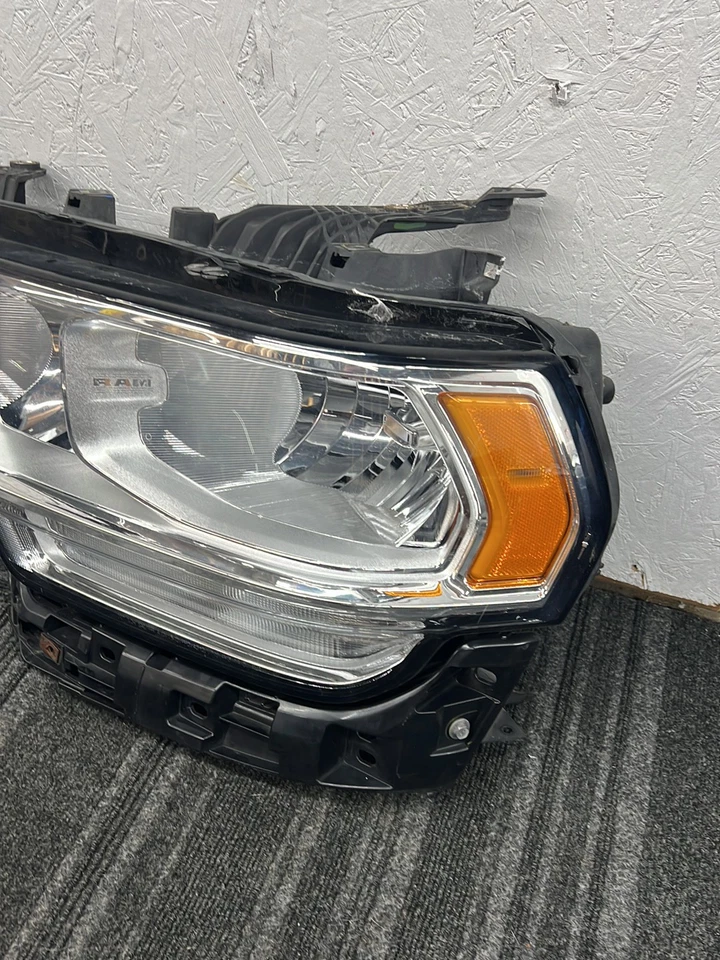 Faro izquierdo camioneta Ram 2500 2019-2024 68360177AC Foto 4 de 4
