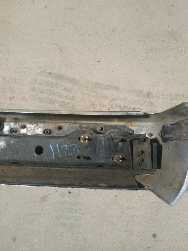 Conjunto de parachoques trasero cromado Cadillac Sevilla 1980-1985 OEM Foto 4 de 4