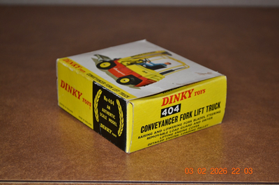 DINKY TOYS Die-Cast #404 Conveyancer Fork Lift Truck & Original