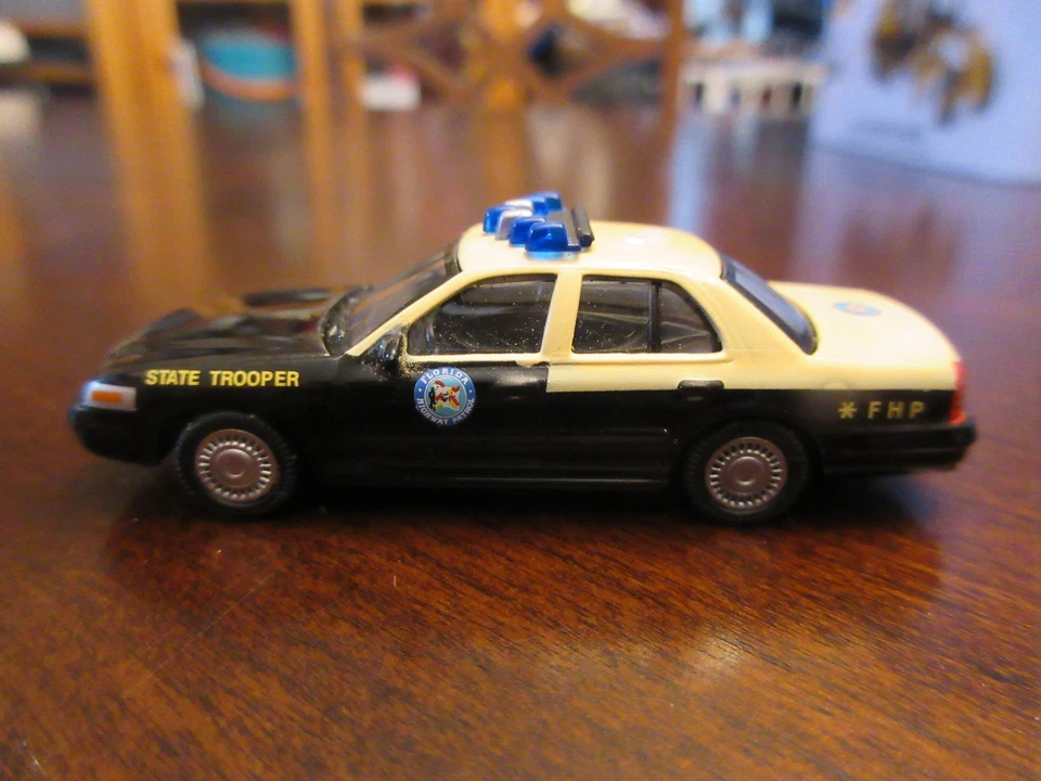 1:87 HO Model Power Florida Highway Patrol FHP 2005 Ford P71 Crown Victoria - Image 2 of 4