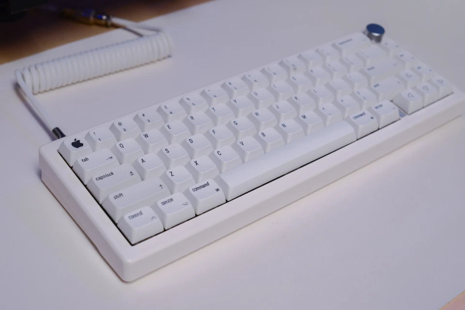 Custom Modded mechanical keyboard GMK67 65 Lubed Switches Apple Themed hot-swap - Image 2 of 4