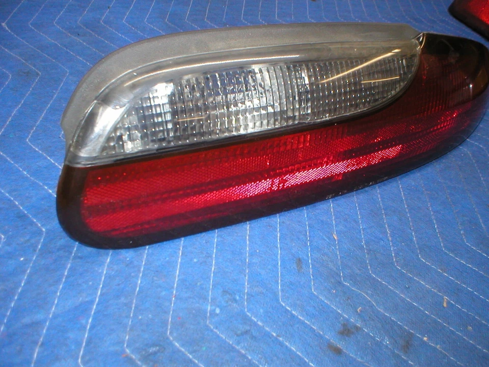 Luz trasera Chevrolet Camaro 1993-2002 lado del pasajero carcasa trasera original GM ORIGINAL Foto 2 de 4